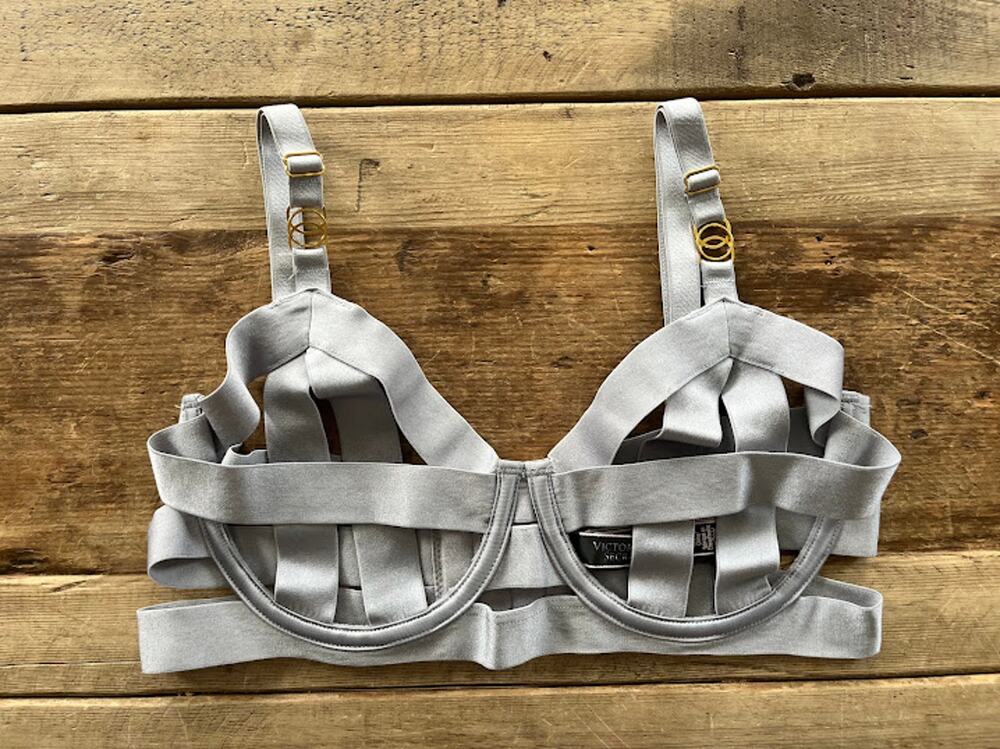 Victoria's Secret Sterling Silver 32D Very Sexy Strappy‎ Open Cup Bra VS